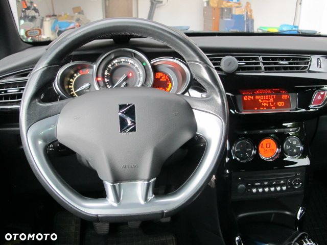 Citroën DS3 e-HDi 90 FAP SoChic - 20