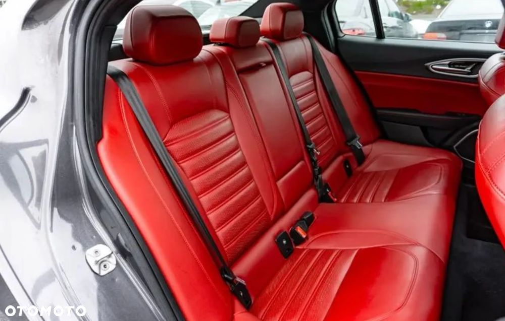 Alfa Romeo Giulia - 16
