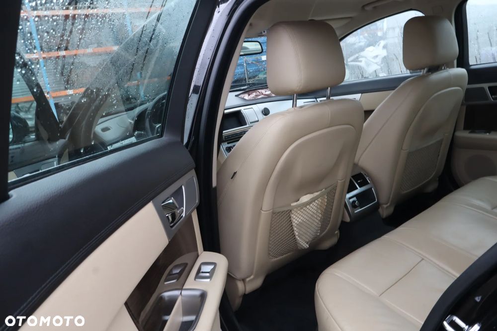 Jaguar XF 2.2 D Luxury - 11