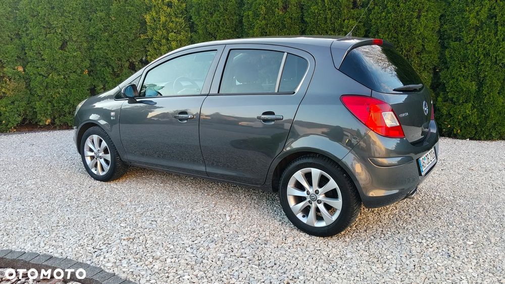 Opel Corsa 1.2 16V Cosmo - 3