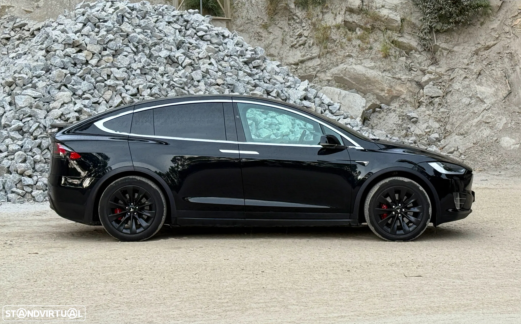 Tesla Model X - 6