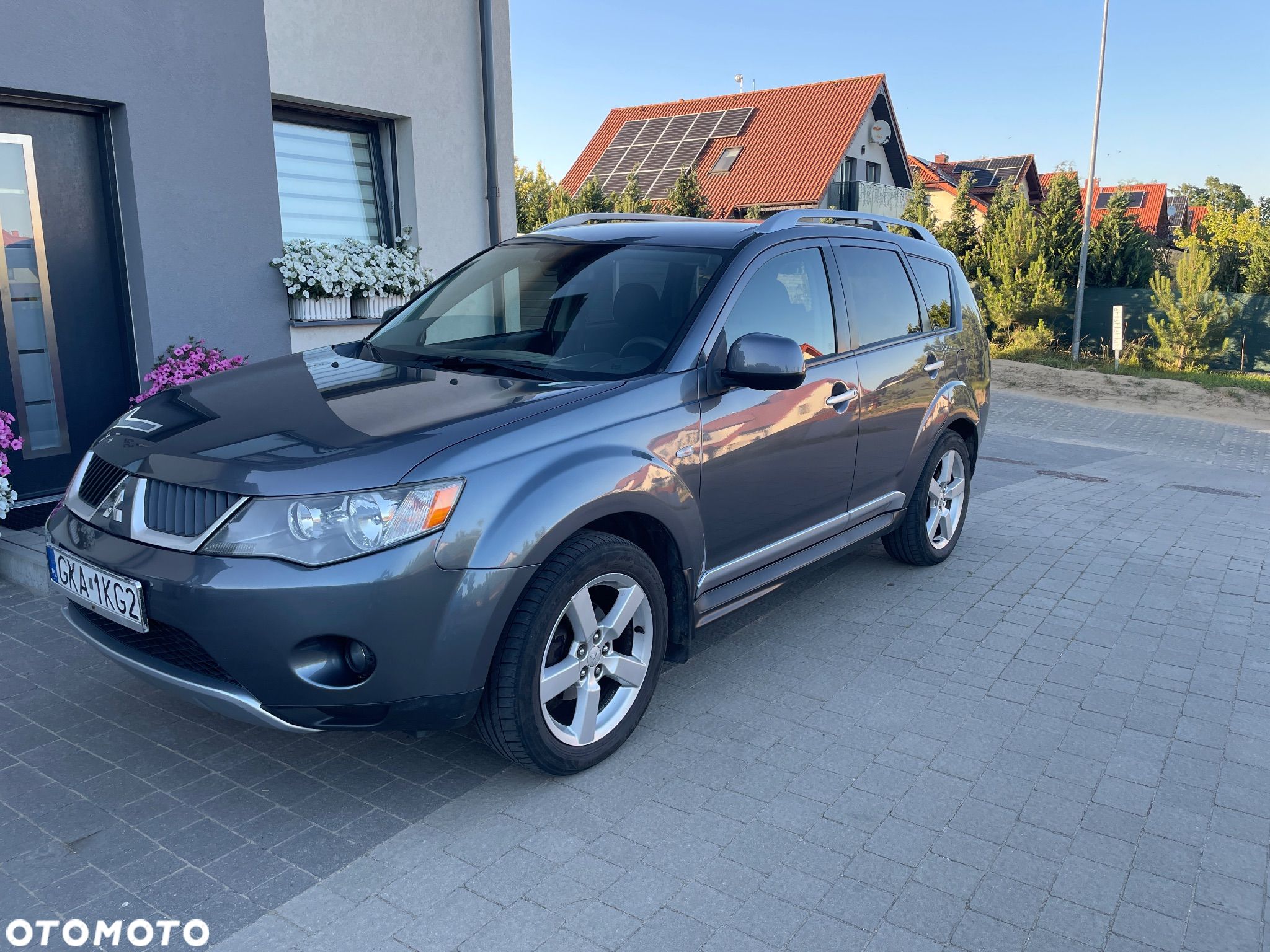Mitsubishi Outlander - 1