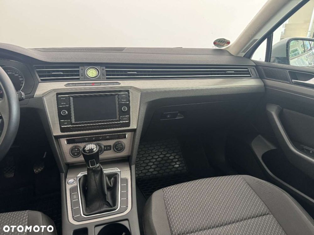 Volkswagen Passat 1.6 TDI BMT Comfortline - 8