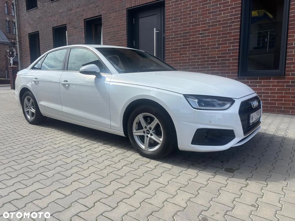 Audi A4 Limousine - 1