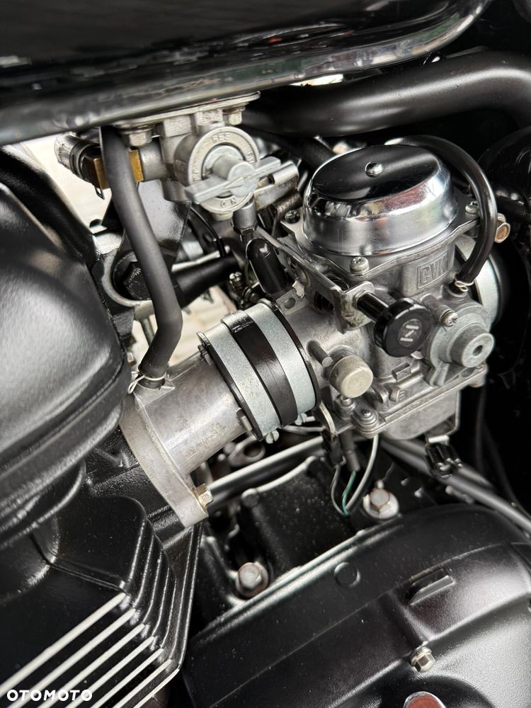 Triumph Bonneville - 8