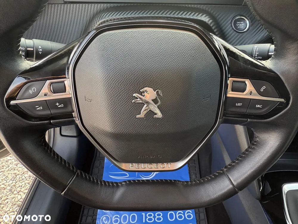 Peugeot 208 PureTech 100 Allure - 22
