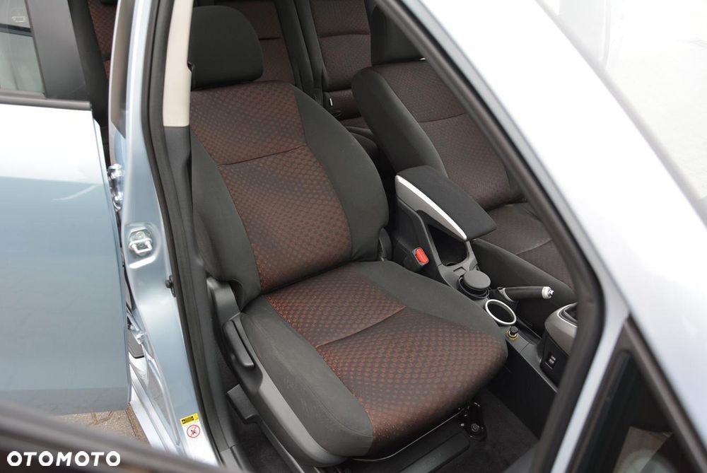 Toyota Verso 2.0 D-4D Premium - 27