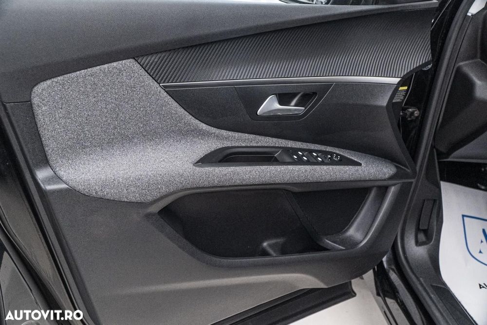 Peugeot 3008 1.2 PureTech Turbo S&S EAT8 Allure - 23