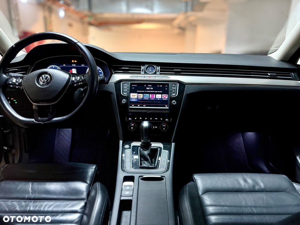 Volkswagen Passat - 4