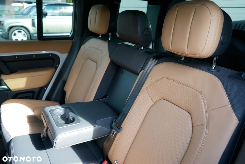 Land Rover Defender 3.0 D350 mHEV Vertex - 36