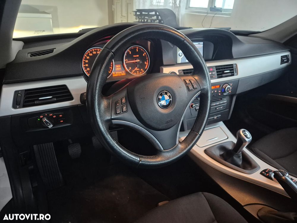 BMW Seria 3 318d - 16