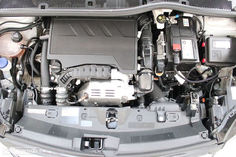 Peugeot 2008 1.2 PureTech Allure EAT8 - 24