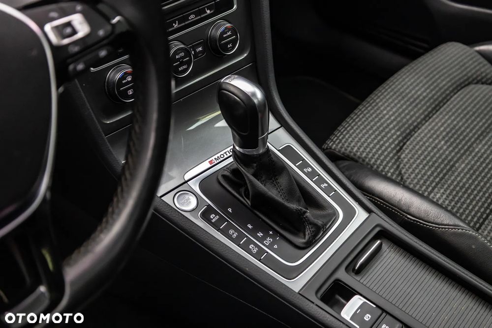 Volkswagen Golf - 15