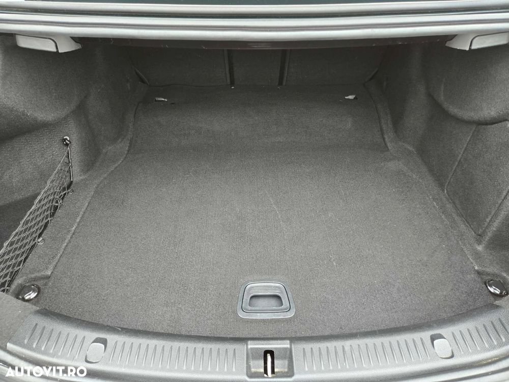 Mercedes-Benz E 220 d T 9G-TRONIC Avantgarde - 38