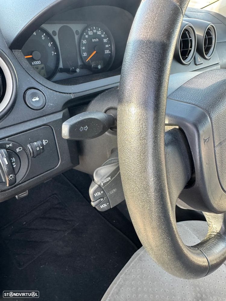 Ford Fiesta 1.25 Ghia - 10