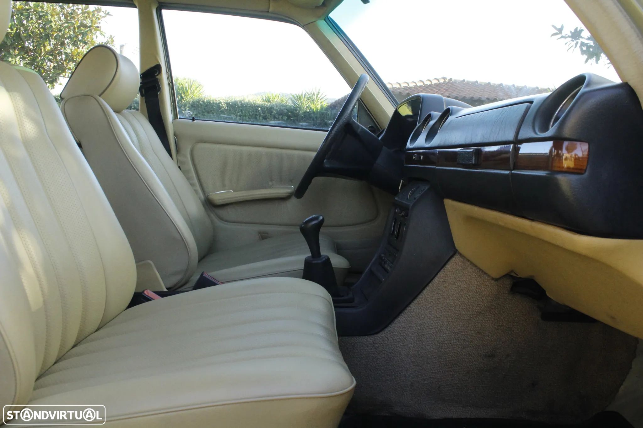 Mercedes-Benz 300 D - 16