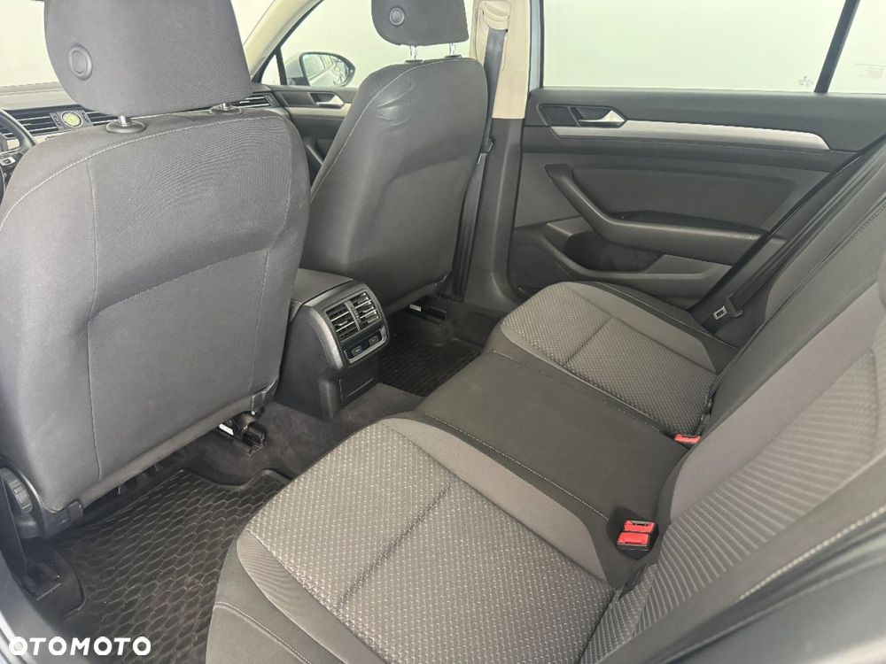 Volkswagen Passat 1.6 TDI BMT Comfortline - 25