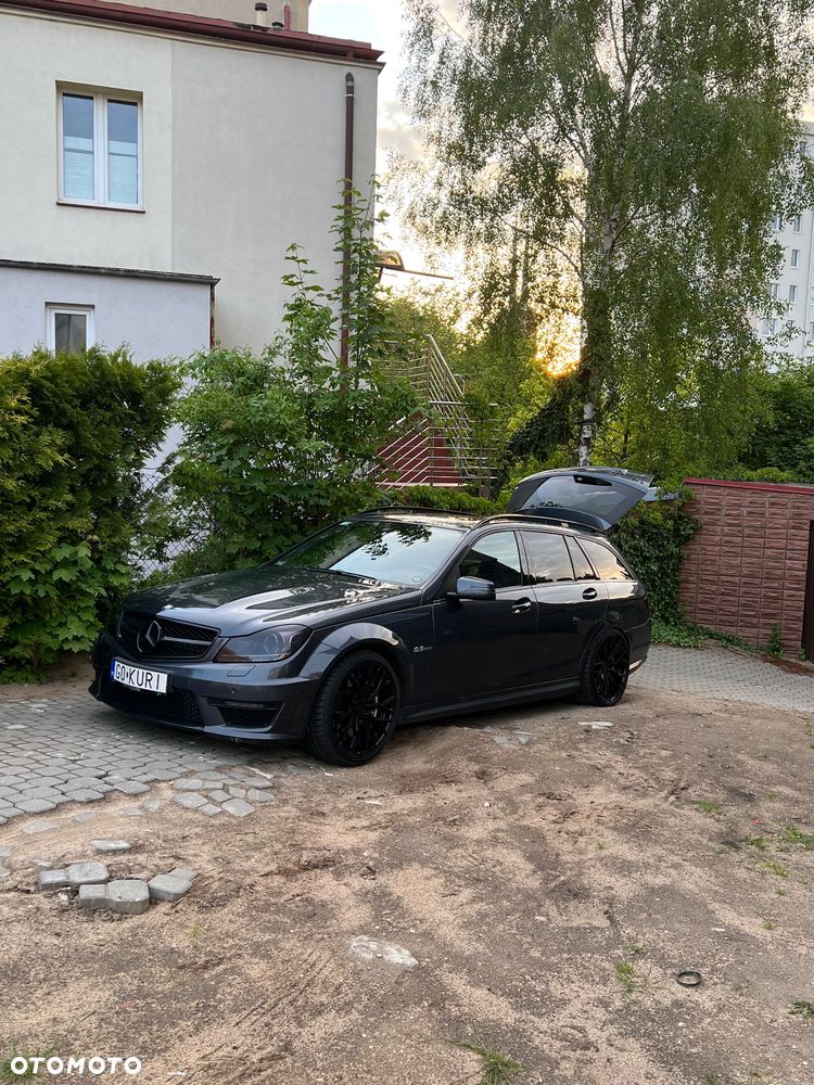 Mercedes-Benz Klasa C 63 AMG - 10