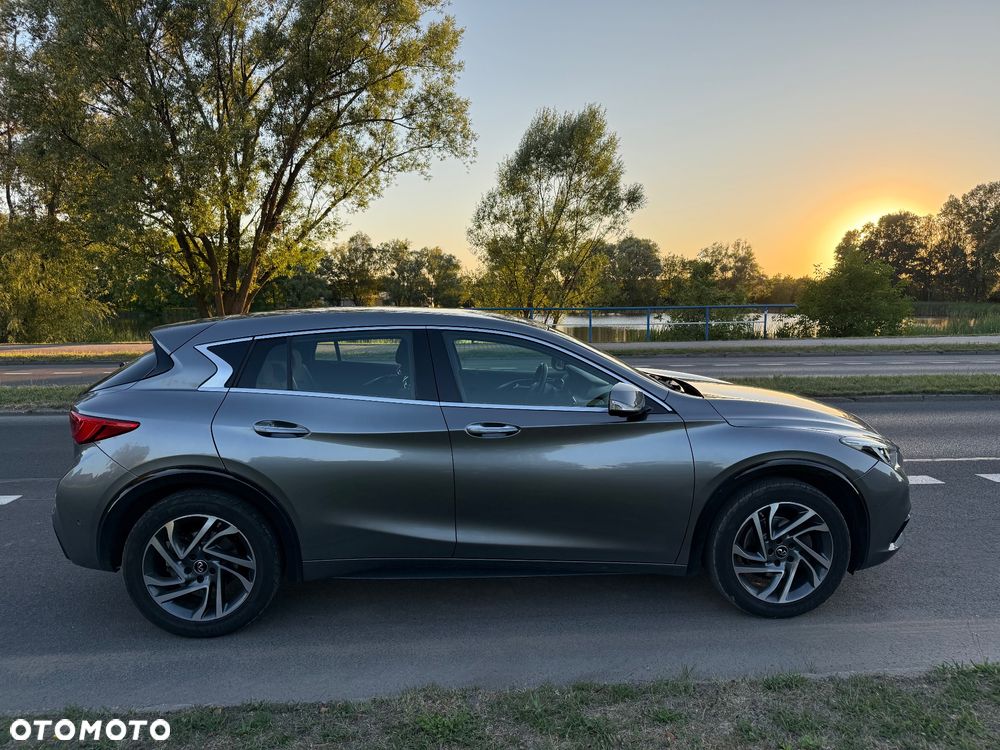 Infiniti Q30 1.6t Premium Tech 7DCT - 3