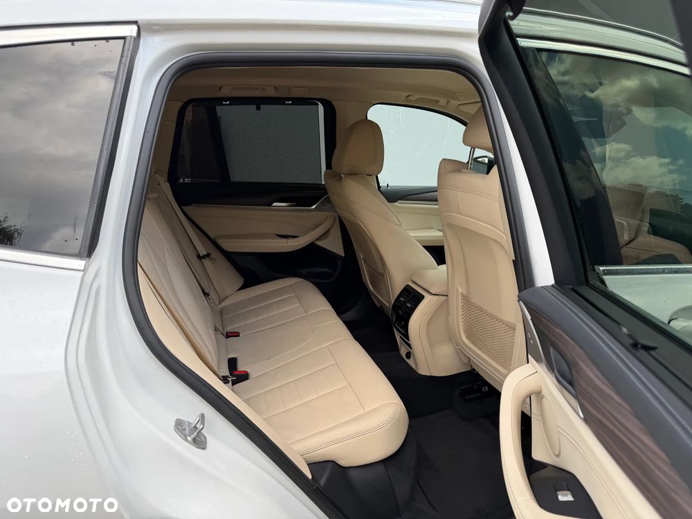 BMW X3 xDrive20d Luxury Line - 12