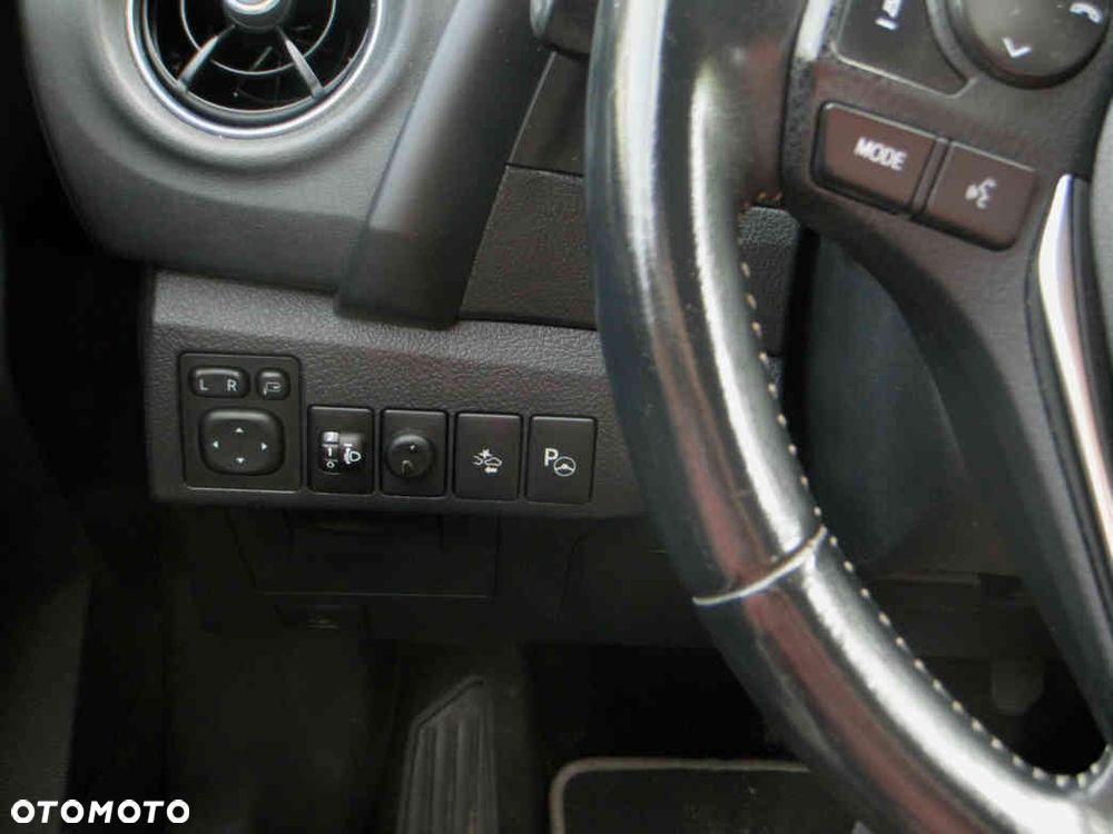 Toyota Auris Hybrid 135 Premium - 17