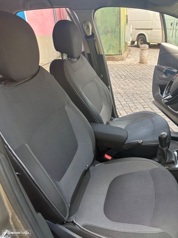 Renault Captur 1.5 dCi Exclusive - 19