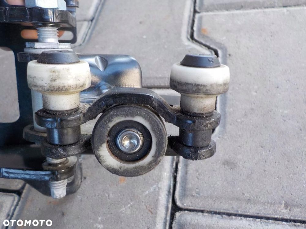 CRAFTER SPRINTER ROLKA ŚRODKOWA DRZWI ODSUWANYCH P - 3