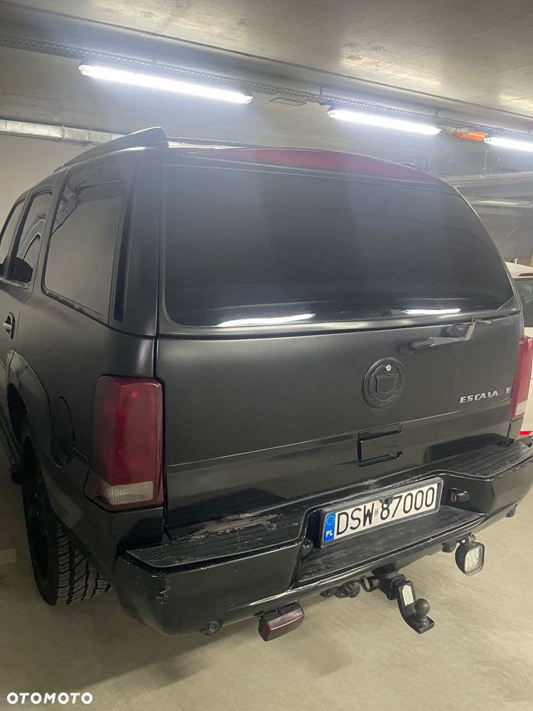 Cadillac Escalade - 3