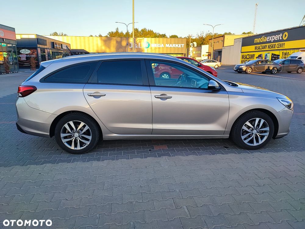 Hyundai i30 1.6 D Classic + - 6