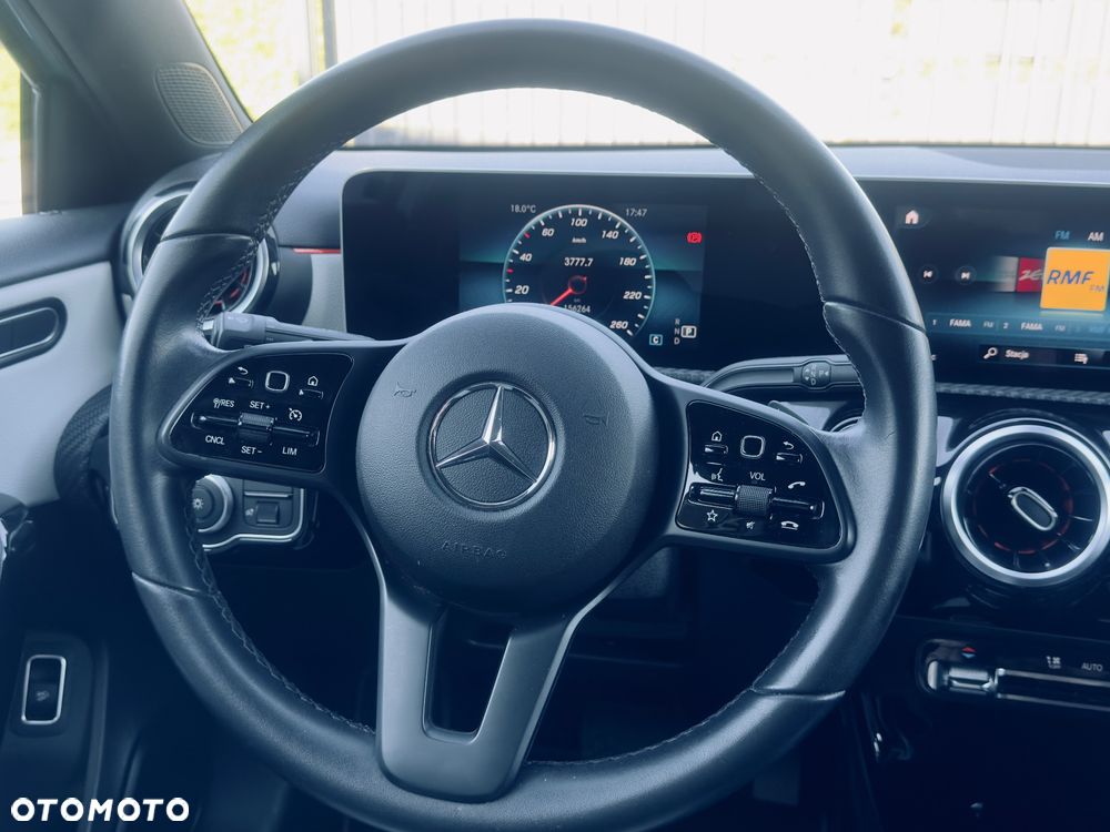 Mercedes-Benz Klasa A 180 7G-DCT - 24