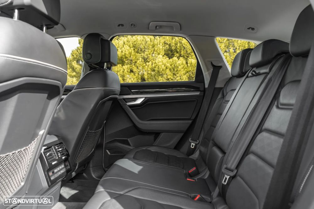 VW Touareg 3.0 TDI V6 Elegance Plus - 22