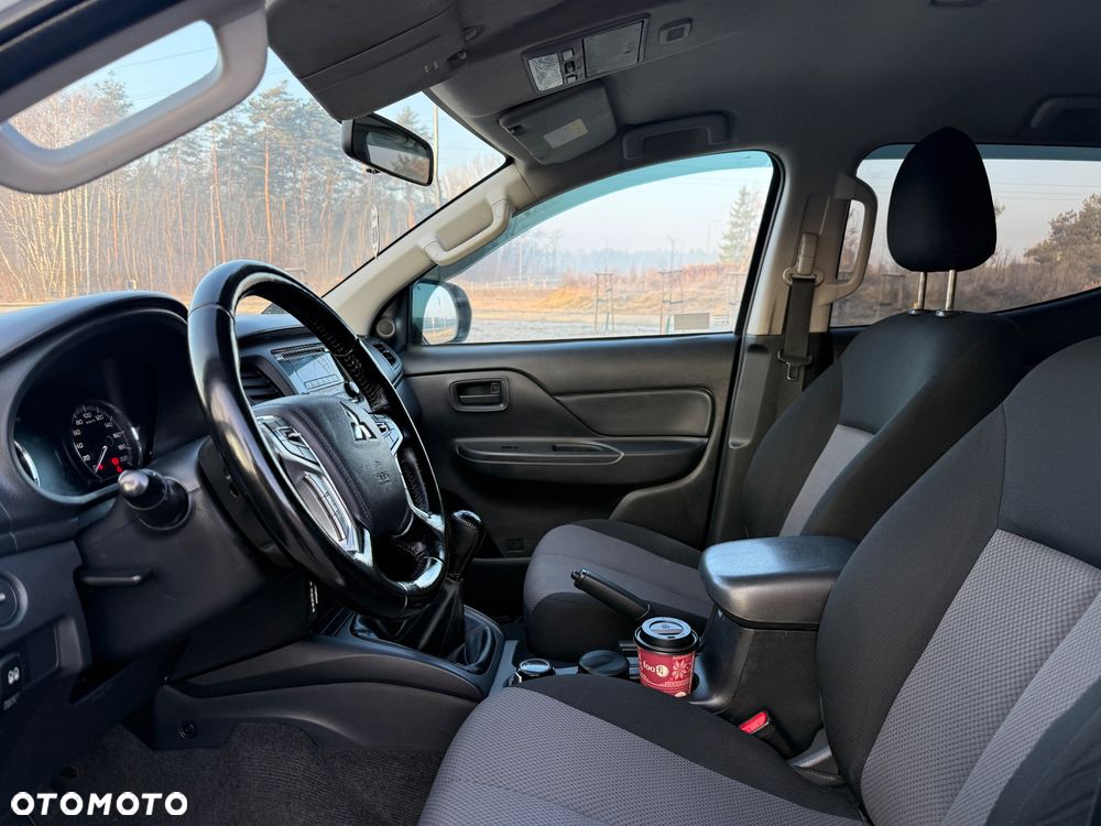 Mitsubishi L200 2.2 d DC Intense - 12