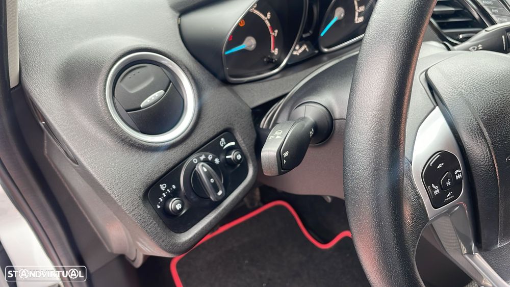 Ford Fiesta 1.0 EcoBoost S&S TITANIUM - 27