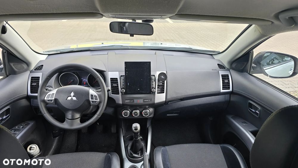 Mitsubishi Outlander - 7