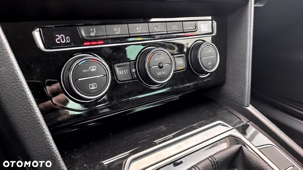 Volkswagen Passat - 32