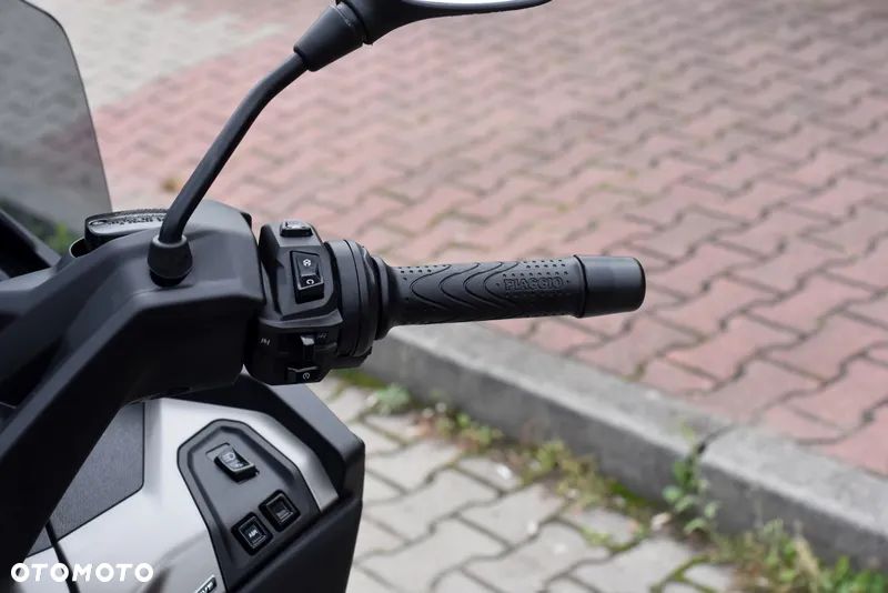 Piaggio MP-3 - 30