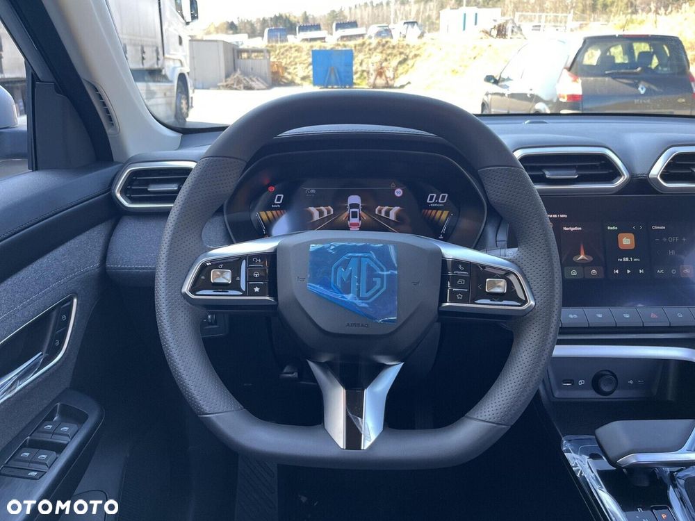 MG ZS Hybrid+ - 10