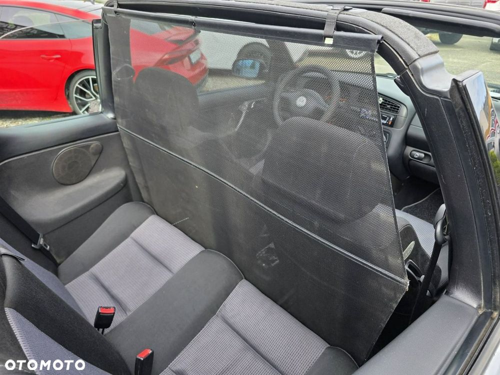 Volkswagen Golf Cabrio 2.0 - 24
