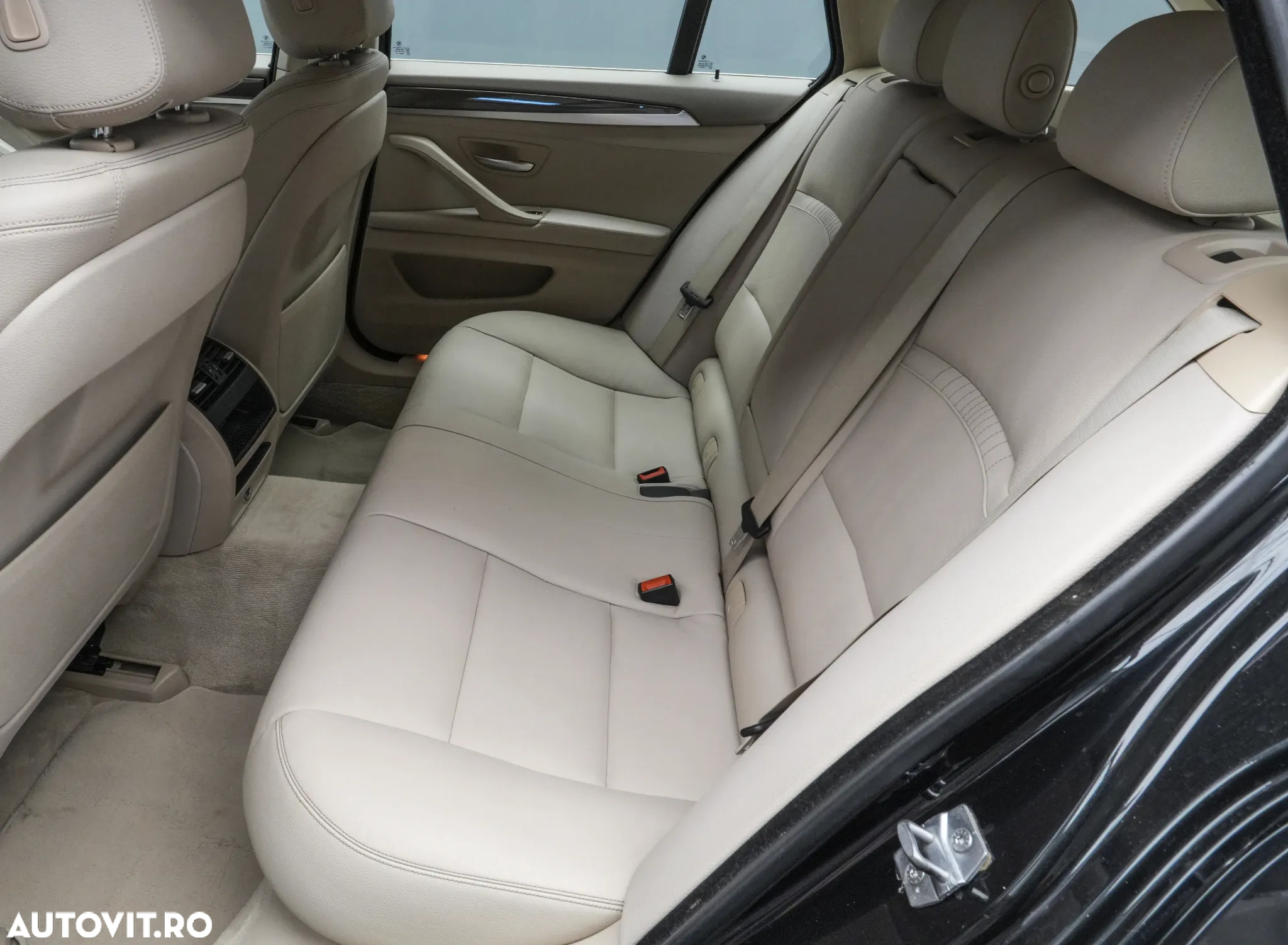 BMW Seria 5 525d xDrive Touring - 15