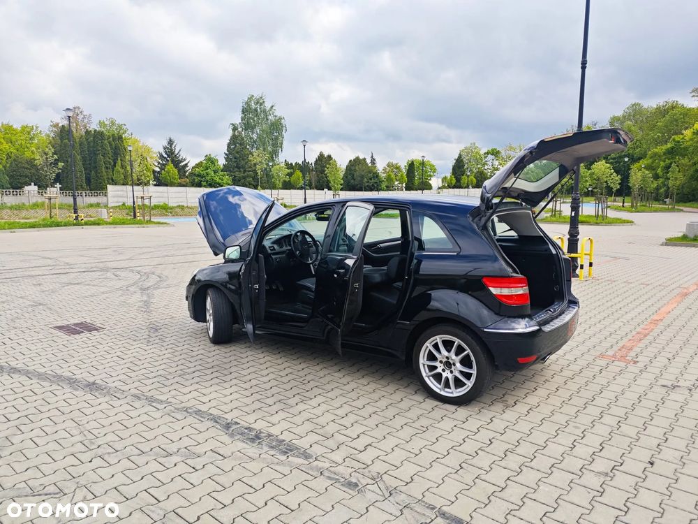 Mercedes-Benz Klasa B 200 CDI Special Edition - 29