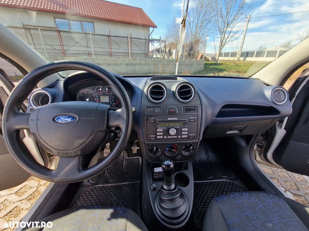 Ford Fiesta 1.25i Ambiente - 14