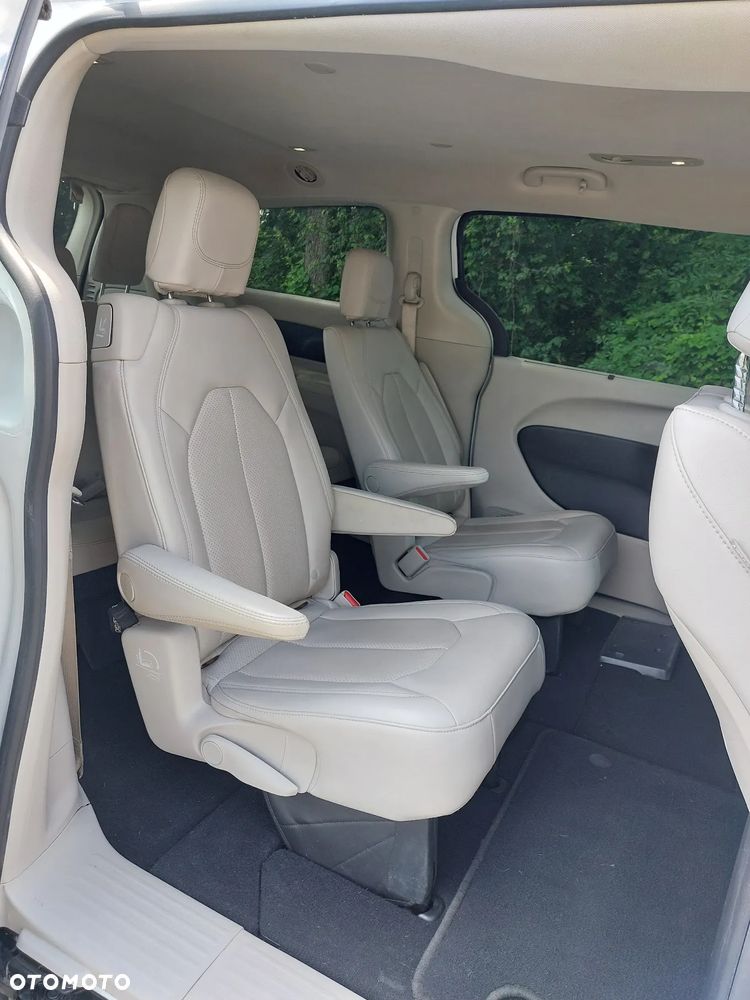 Chrysler Pacifica - 25