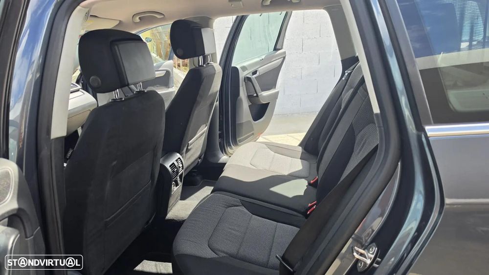 VW Passat Variant 1.6 TDI BlueMotion - 14
