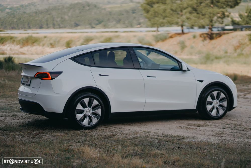 Tesla Model Y Long Range Dual Motor AWD - 6