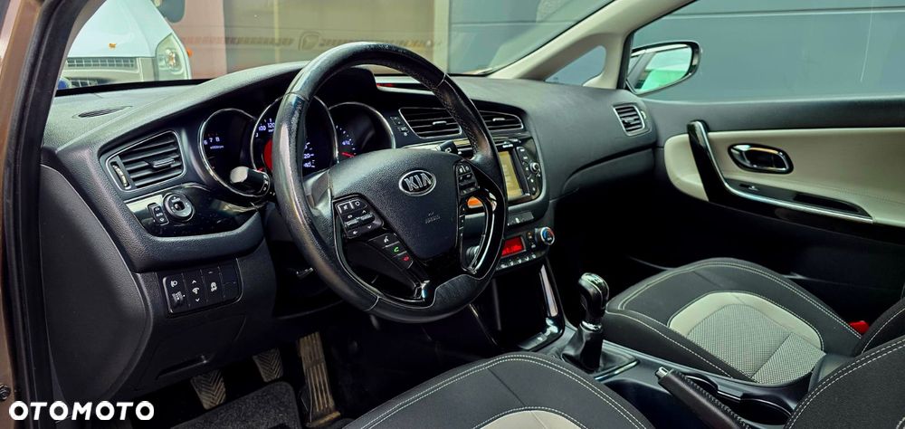 Kia Ceed 1.6 GDI ISG Dream Team Edition - 21