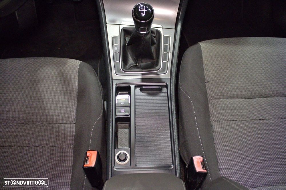 VW Golf 1.6 TDi Confortline - 23