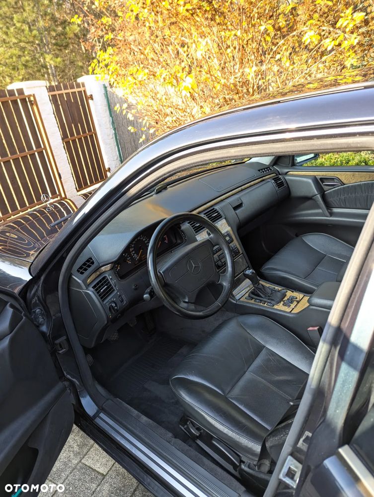 Mercedes-Benz Klasa E 250 TD Elegance - 7