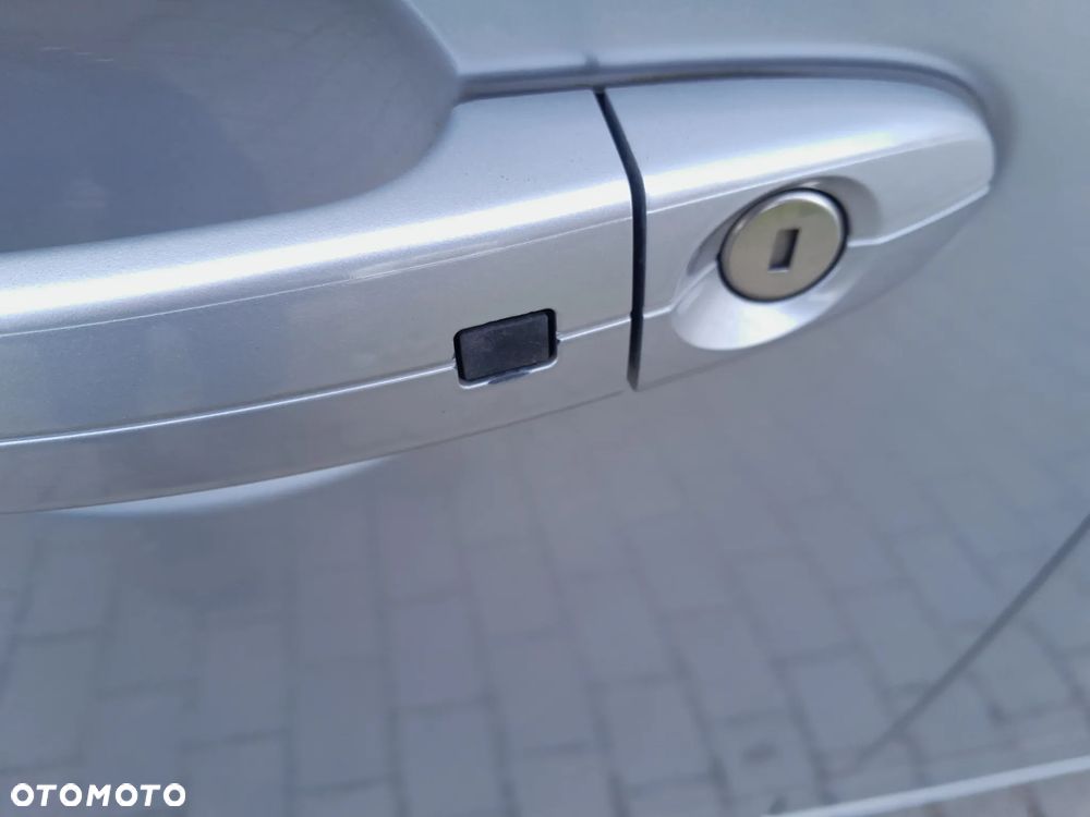 Ford Mondeo 2.0 Ghia - 25