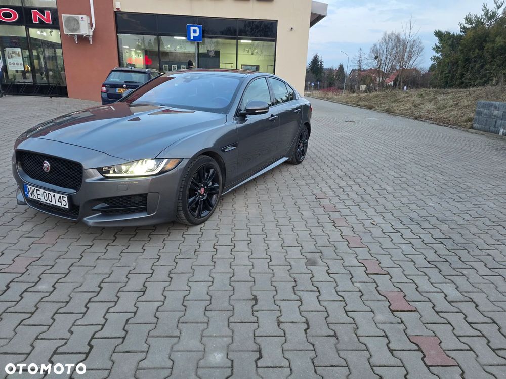 Jaguar XE - 4