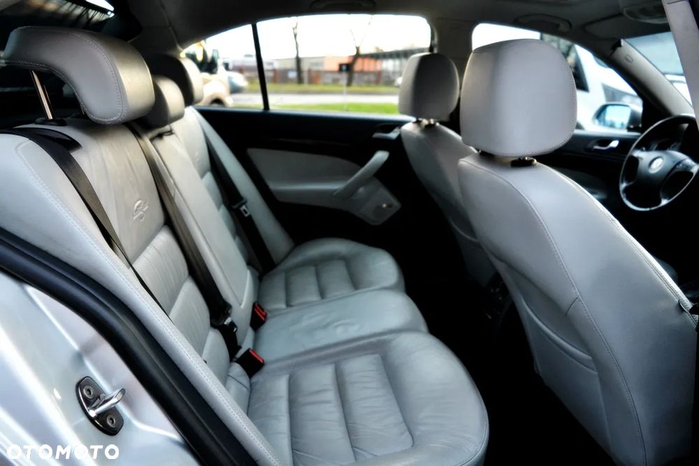 Skoda Octavia 2.0 TDI DPF DSG Laurin & Klement - 25